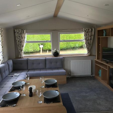 Exclusive 3 Bedroom Caravan, Sleeps 8 People At Parkdean Newquay Holiday Park, Cornwall, Uk Exterior photo