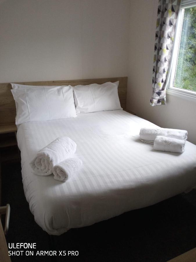 Exclusive 3 Bedroom Caravan, Sleeps 8 People At Parkdean Newquay Holiday Park, Cornwall, Uk Exterior photo